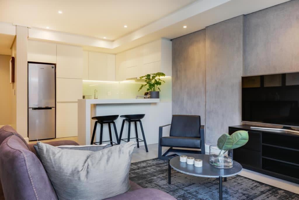 35 On Main By Stay In Luxury Кейптаун Екстериор снимка