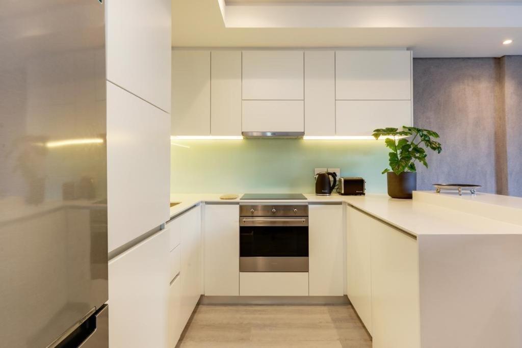 35 On Main By Stay In Luxury Кейптаун Екстериор снимка